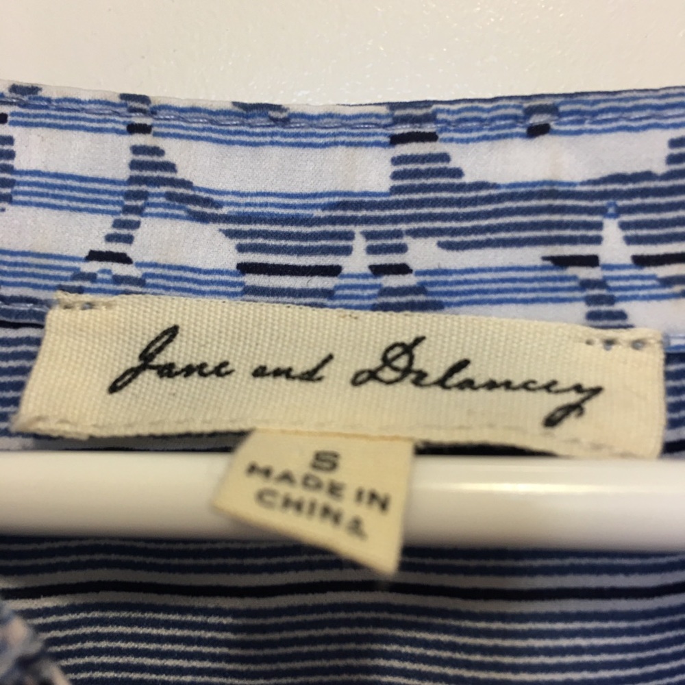 Jane and Delancey Blue White Pinstripe Floral Pintuck Tunic Blouse Size S - Picture 6 of 6